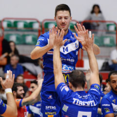 Davide Esposito saluta Brescia