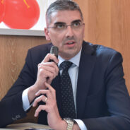 Il general manager Papa saluta