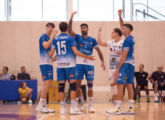 Ottimi spunti per il primo test di stagione, Modena ha la meglio in 4 set